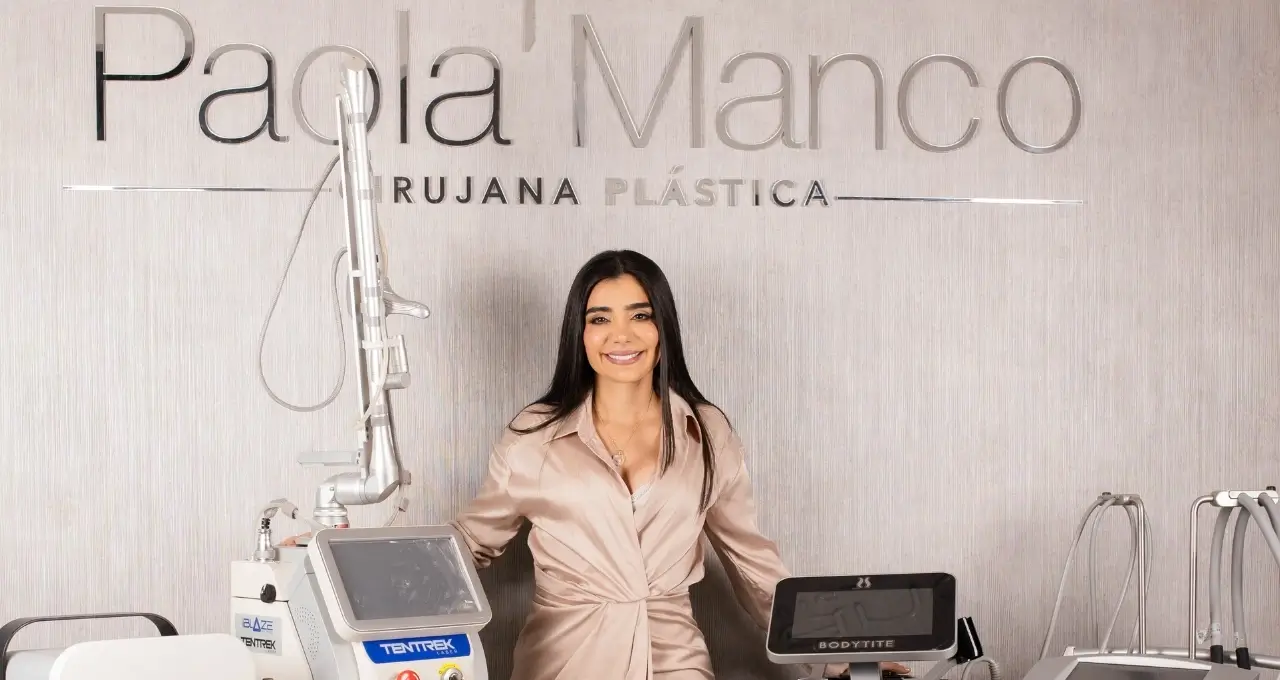 Foto de Paola Manco en su consultorio